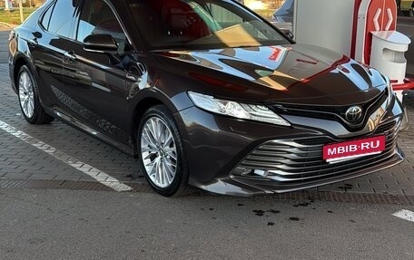 Toyota Camry, 2018 год, 2 510 000 рублей, 1 фотография