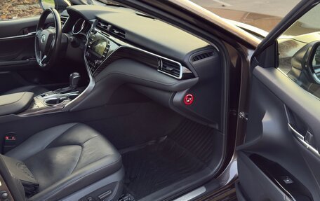 Toyota Camry, 2018 год, 2 510 000 рублей, 17 фотография