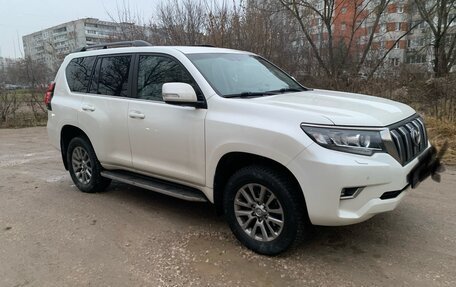Toyota Land Cruiser Prado 150 рестайлинг 2, 2017 год, 5 600 000 рублей, 2 фотография