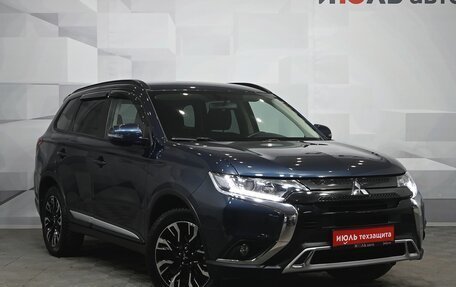 Mitsubishi Outlander III рестайлинг 3, 2021 год, 3 280 000 рублей, 3 фотография