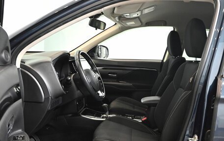 Mitsubishi Outlander III рестайлинг 3, 2021 год, 3 280 000 рублей, 10 фотография