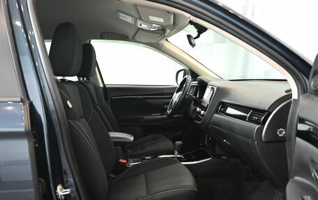 Mitsubishi Outlander III рестайлинг 3, 2021 год, 3 280 000 рублей, 11 фотография