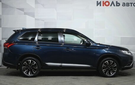 Mitsubishi Outlander III рестайлинг 3, 2021 год, 3 280 000 рублей, 9 фотография
