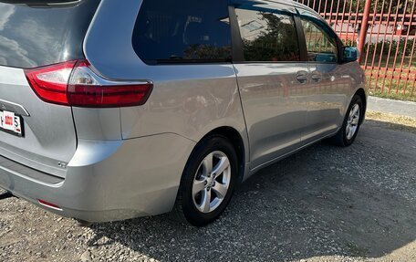 Toyota Sienna III, 2015 год, 2 100 000 рублей, 5 фотография