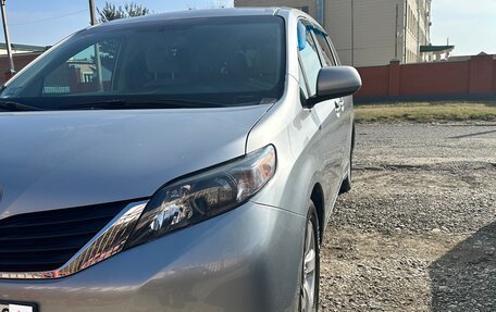 Toyota Sienna III, 2015 год, 2 100 000 рублей, 11 фотография