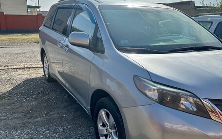 Toyota Sienna III, 2015 год, 2 100 000 рублей, 3 фотография