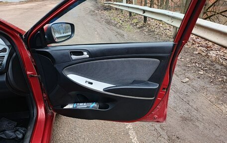 Hyundai Solaris II рестайлинг, 2011 год, 600 000 рублей, 4 фотография