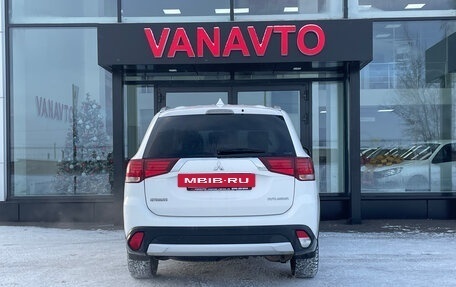 Mitsubishi Outlander III рестайлинг 3, 2016 год, 1 785 000 рублей, 4 фотография