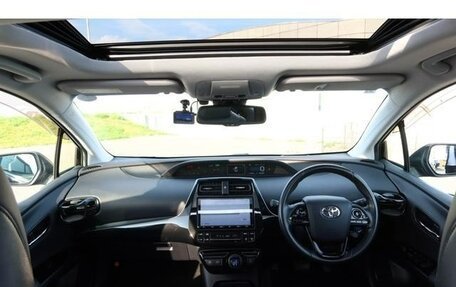 Toyota Prius IV XW50, 2020 год, 1 650 002 рублей, 4 фотография