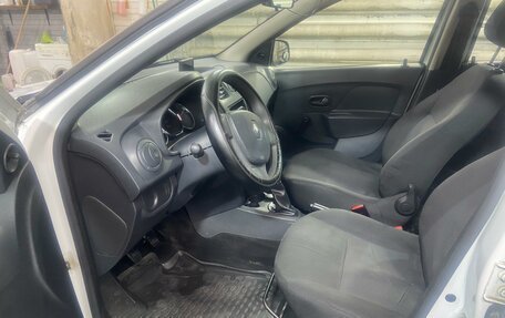 Renault Logan II, 2017 год, 450 000 рублей, 4 фотография