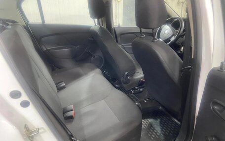 Renault Logan II, 2017 год, 450 000 рублей, 3 фотография