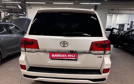 Toyota Land Cruiser 200, 2017 год, 7 460 000 рублей, 6 фотография