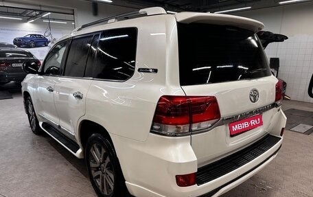 Toyota Land Cruiser 200, 2017 год, 7 460 000 рублей, 3 фотография