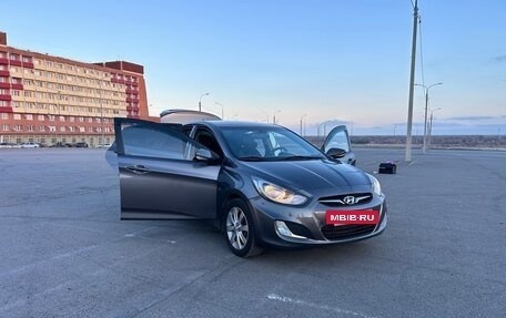 Hyundai Solaris II рестайлинг, 2012 год, 750 000 рублей, 15 фотография