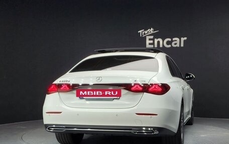 Mercedes-Benz E-Класс, 2024 год, 7 235 000 рублей, 4 фотография