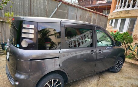 Toyota Sienta I, 2010 год, 800 000 рублей, 3 фотография