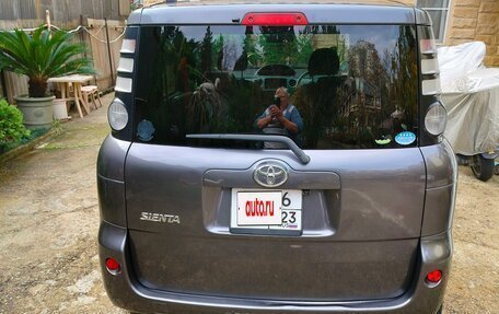 Toyota Sienta I, 2010 год, 800 000 рублей, 4 фотография