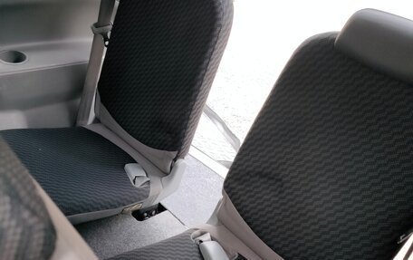 Toyota Sienta I, 2010 год, 800 000 рублей, 13 фотография