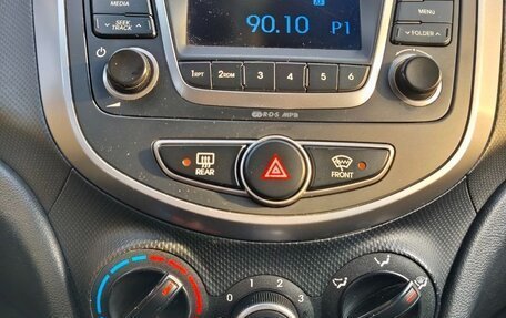 Hyundai Solaris II рестайлинг, 2015 год, 990 000 рублей, 11 фотография