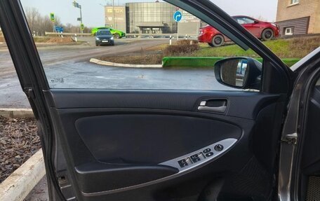 Hyundai Solaris II рестайлинг, 2015 год, 990 000 рублей, 18 фотография