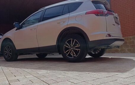 Toyota RAV4, 2018 год, 1 950 000 рублей, 11 фотография