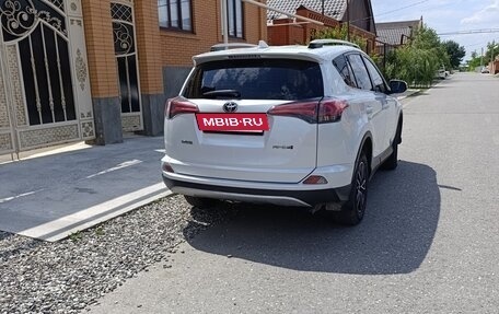 Toyota RAV4, 2018 год, 1 950 000 рублей, 6 фотография