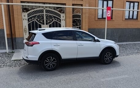 Toyota RAV4, 2018 год, 1 950 000 рублей, 8 фотография