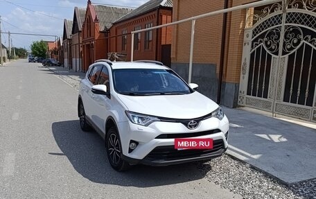 Toyota RAV4, 2018 год, 1 950 000 рублей, 2 фотография