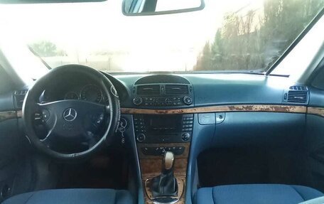 Mercedes-Benz E-Класс, 2003 год, 750 000 рублей, 1 фотография