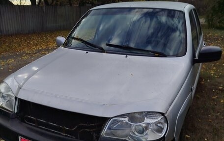 Chevrolet Niva I рестайлинг, 2005 год, 250 000 рублей, 1 фотография