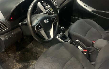 Hyundai Solaris II рестайлинг, 2011 год, 510 000 рублей, 10 фотография