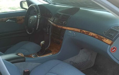 Mercedes-Benz E-Класс, 2003 год, 750 000 рублей, 2 фотография