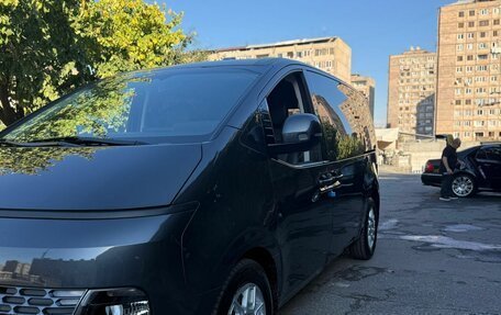 Hyundai Staria, 2022 год, 3 000 000 рублей, 3 фотография