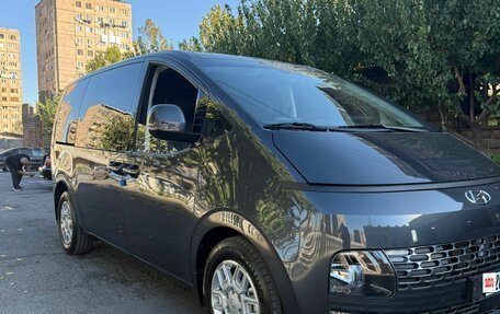 Hyundai Staria, 2022 год, 3 000 000 рублей, 2 фотография