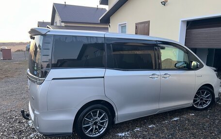 Toyota Voxy III, 2014 год, 1 720 000 рублей, 3 фотография
