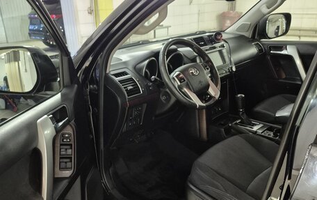 Toyota Land Cruiser Prado 150 рестайлинг 2, 2015 год, 3 300 000 рублей, 6 фотография