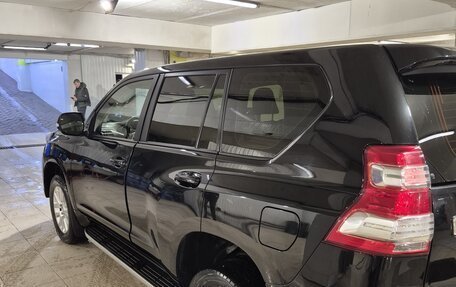 Toyota Land Cruiser Prado 150 рестайлинг 2, 2015 год, 3 300 000 рублей, 10 фотография