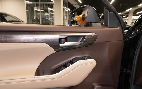 Toyota Highlander, 2025 год, 6 050 000 рублей, 21 фотография