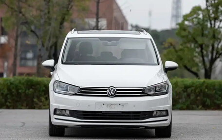Volkswagen Touran III, 2021 год, 1 780 013 рублей, 2 фотография