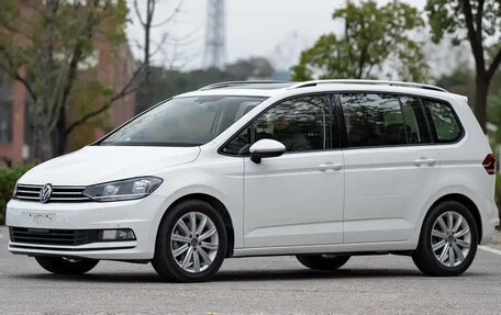 Volkswagen Touran III, 2021 год, 1 780 013 рублей, 3 фотография