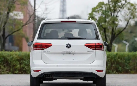 Volkswagen Touran III, 2021 год, 1 780 013 рублей, 5 фотография