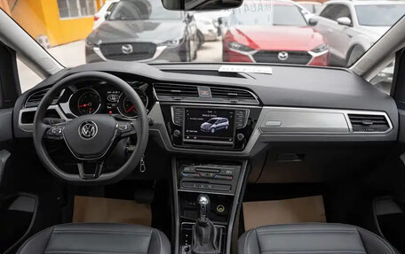 Volkswagen Touran III, 2021 год, 1 780 013 рублей, 16 фотография