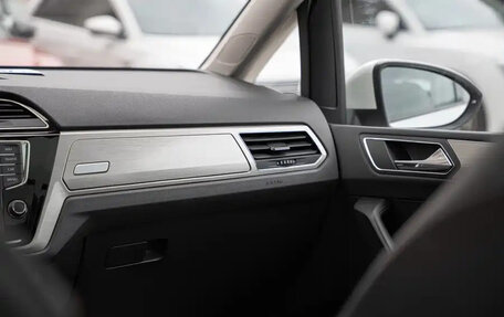 Volkswagen Touran III, 2021 год, 1 780 013 рублей, 15 фотография