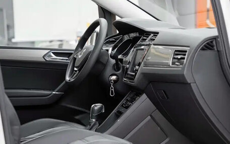 Volkswagen Touran III, 2021 год, 1 780 013 рублей, 23 фотография