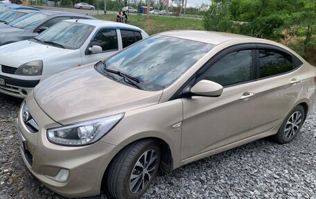 Hyundai Solaris II рестайлинг, 2012 год, 800 000 рублей, 2 фотография