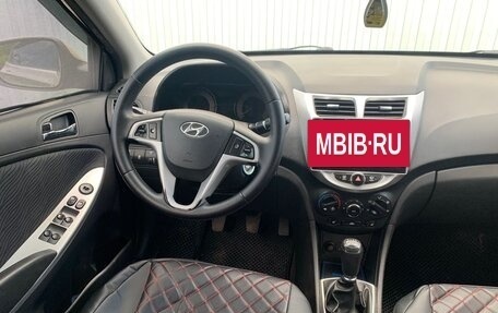 Hyundai Solaris II рестайлинг, 2012 год, 800 000 рублей, 8 фотография