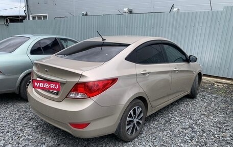 Hyundai Solaris II рестайлинг, 2012 год, 800 000 рублей, 4 фотография