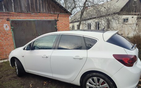 Opel Astra J, 2011 год, 850 000 рублей, 3 фотография
