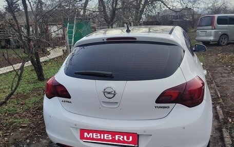 Opel Astra J, 2011 год, 850 000 рублей, 2 фотография