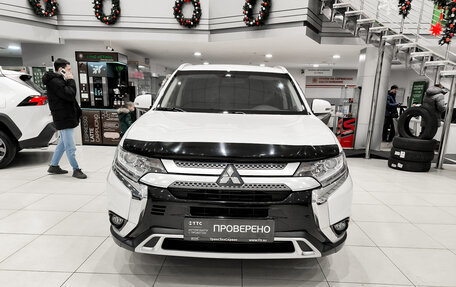 Mitsubishi Outlander III рестайлинг 3, 2019 год, 2 520 000 рублей, 6 фотография